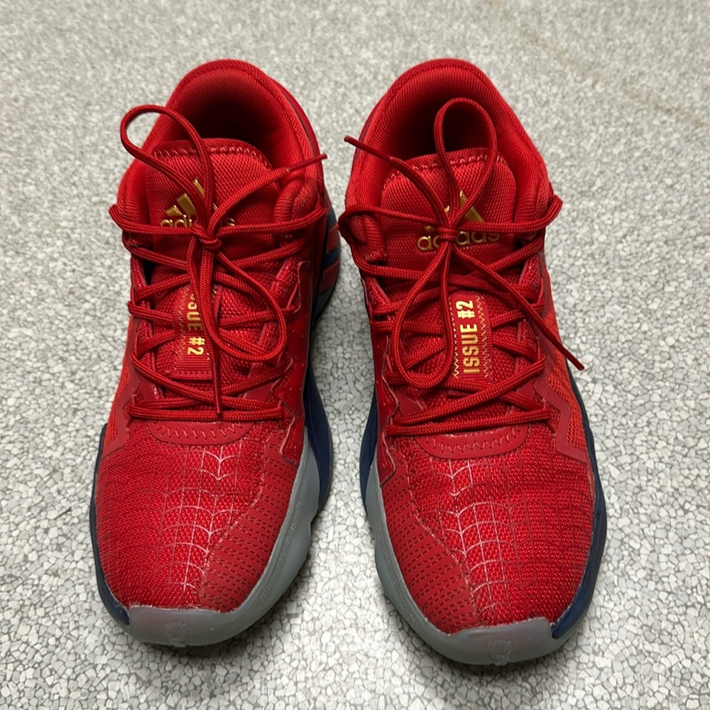 Kids size 6 Adidas D.O.N. Issue #2 basketball shoes.